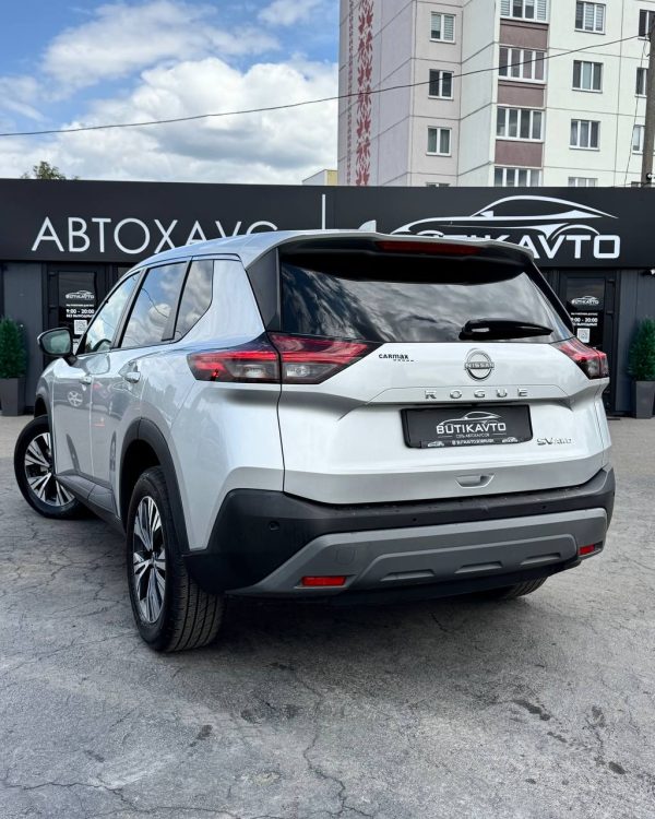 Nissan Rogue III - Image 5