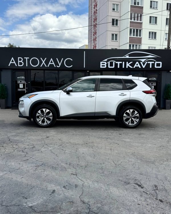 Nissan Rogue III - Image 4