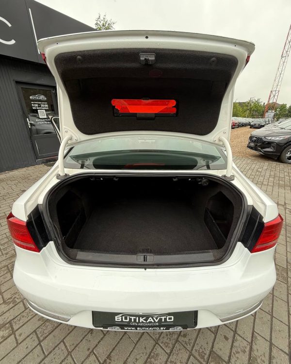 Volkswagen Passat B7 - Image 10