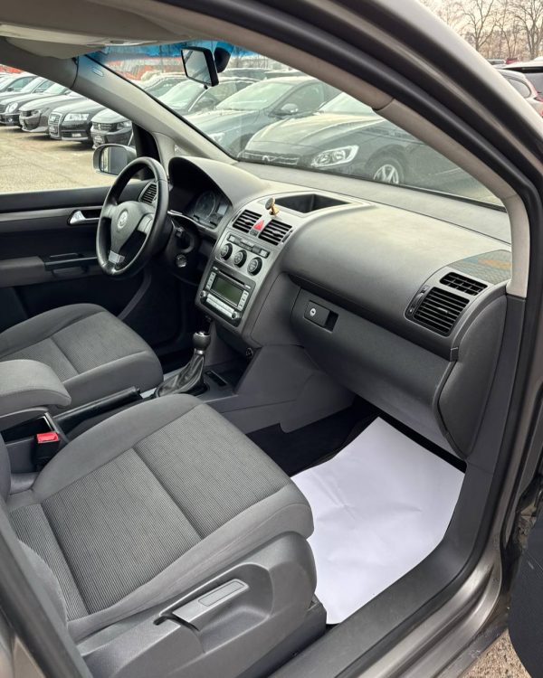 VOLKSWAGEN TOURAN - Image 13