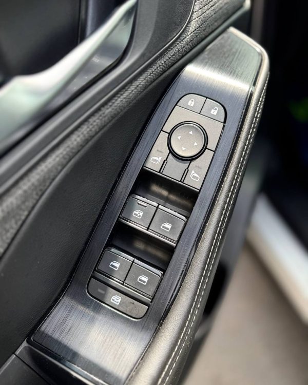 Nissan Rogue III - Image 18