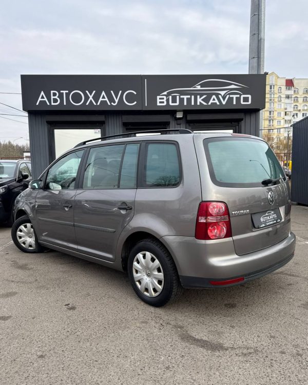 VOLKSWAGEN TOURAN - Image 4