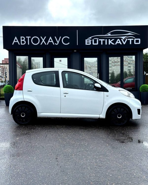 Peugeot 107 I · Рестайлинг - Image 8