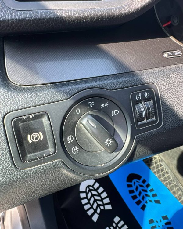 Volkswagen Passat B6 - Image 19