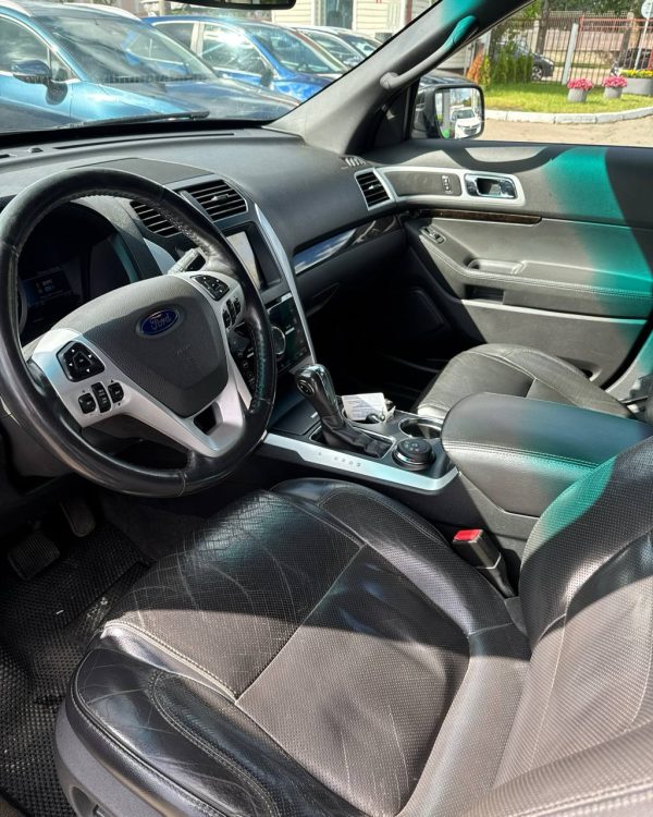 Ford Explorer V - Image 8