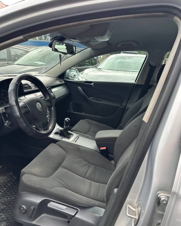 Volkswagen Passat B6 - Image 7