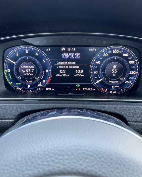 VOLKSWAGEN GOLF GTE - Image 11