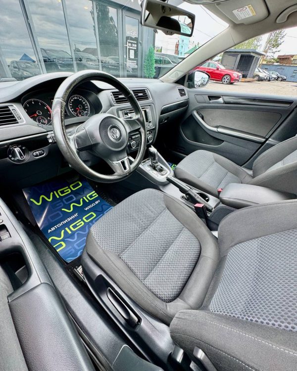 Volkswagen Jetta VI - Image 10