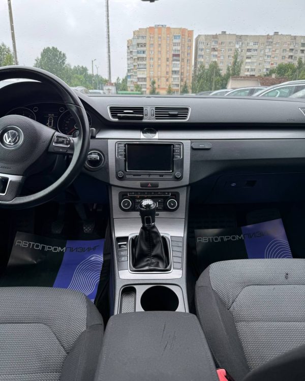 Volkswagen Passat B7 - Image 9