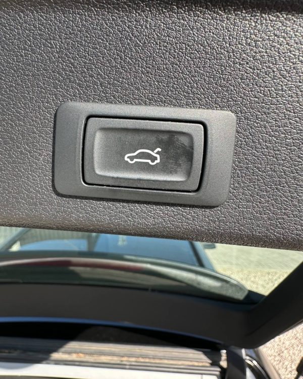 AUDI A4 - Image 11