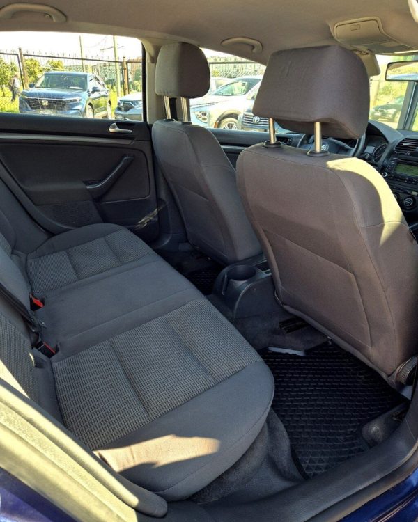 Volkswagen Jetta V - Image 13