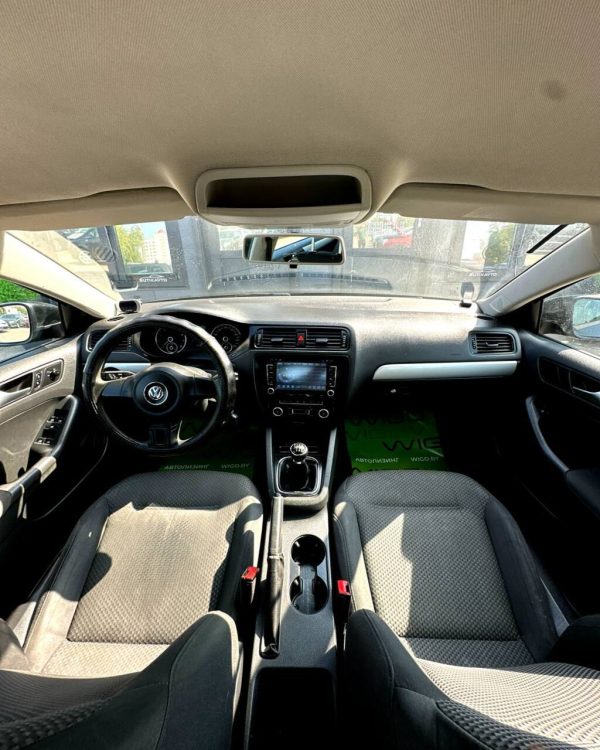 Volkswagen Jetta VI - Image 10