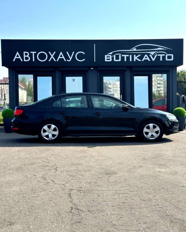 Volkswagen Jetta VI - Image 8
