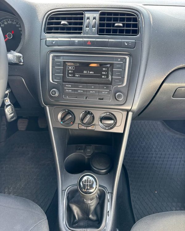 Volkswagen Polo Sedan I · Рестайлинг - Image 14