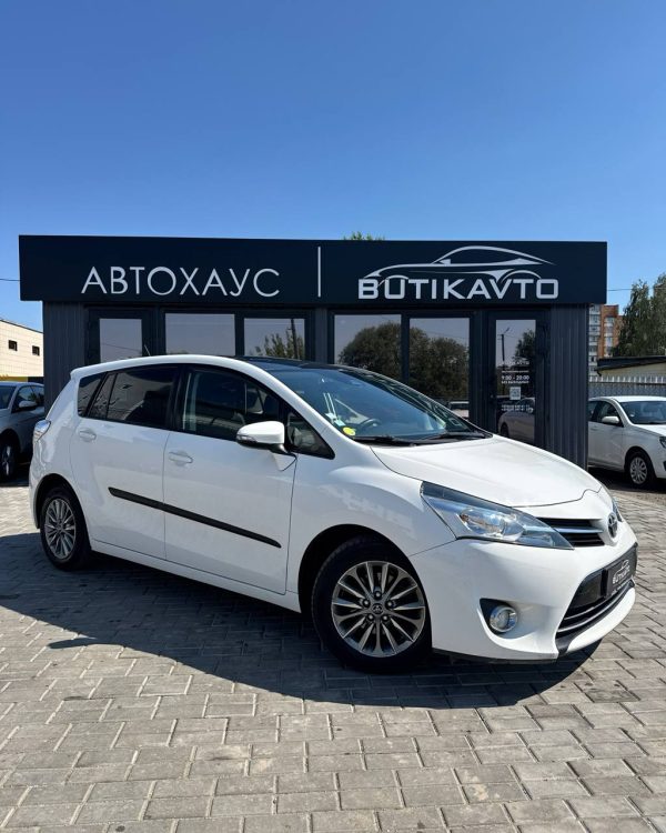 Toyota Verso I · Рестайлинг