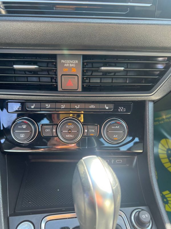 Volkswagen Jetta - Image 10