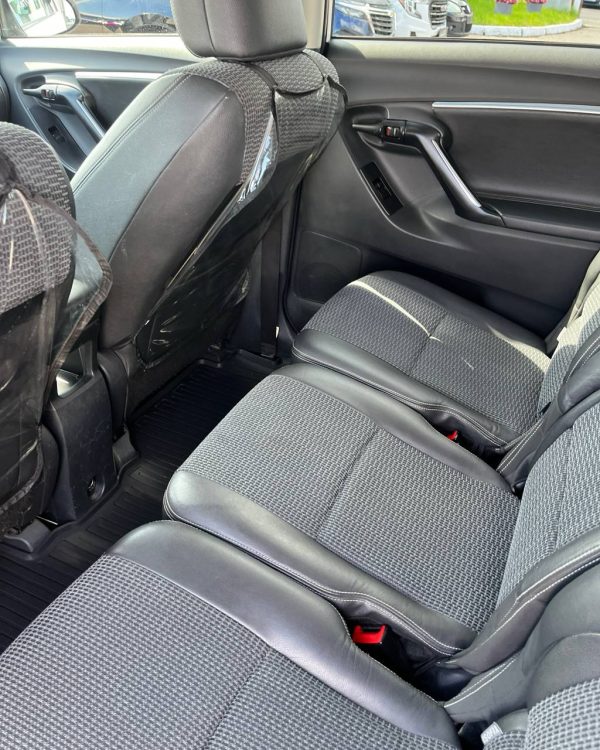 Toyota Verso I · Рестайлинг - Image 11