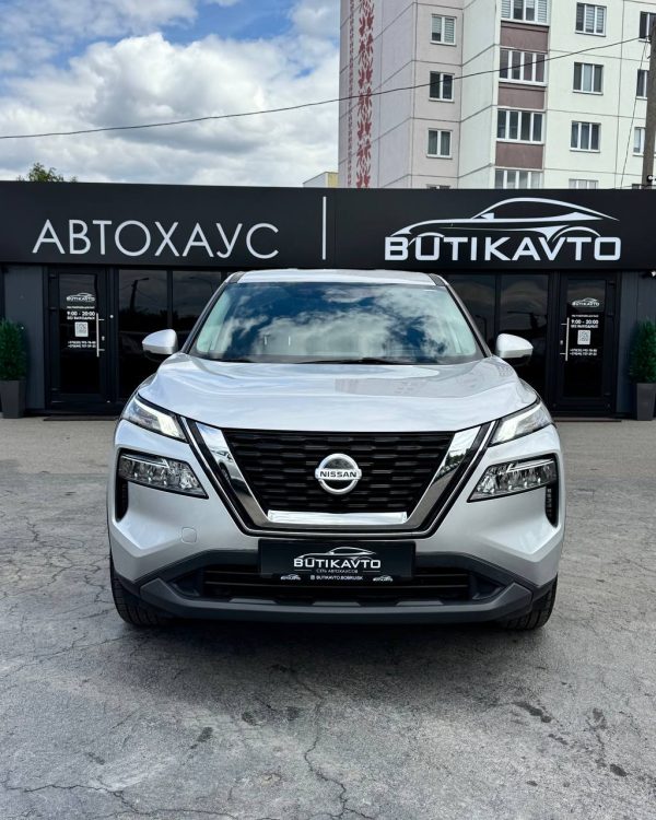 Nissan Rogue III - Image 2