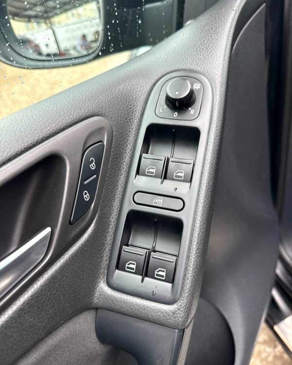 Volkswagen Golf VI - Image 9