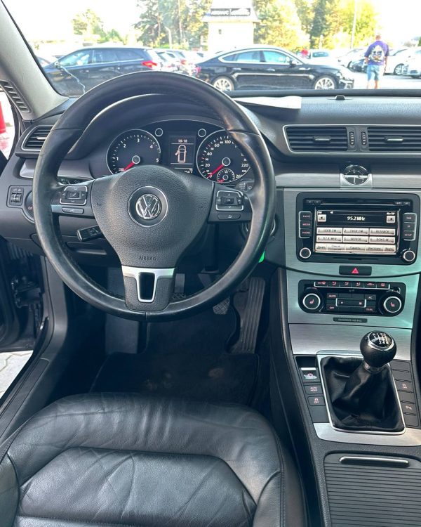 Volkswagen Passat B7 - Image 12