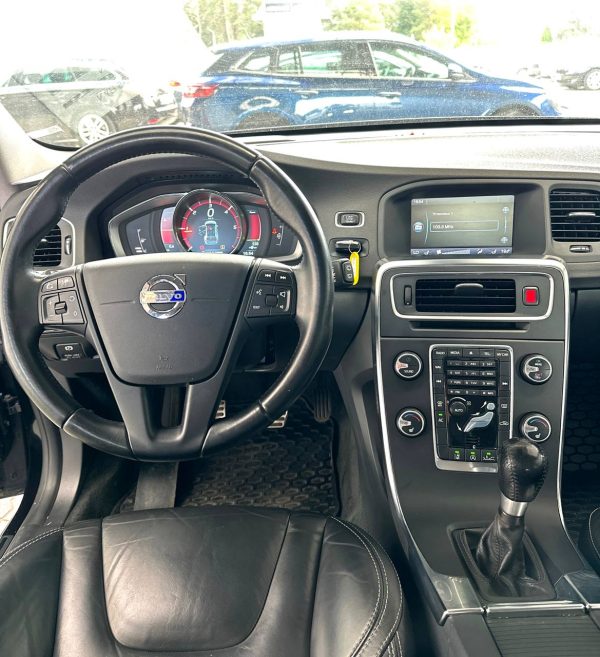Volvo V60 I · Рестайлинг - Image 13