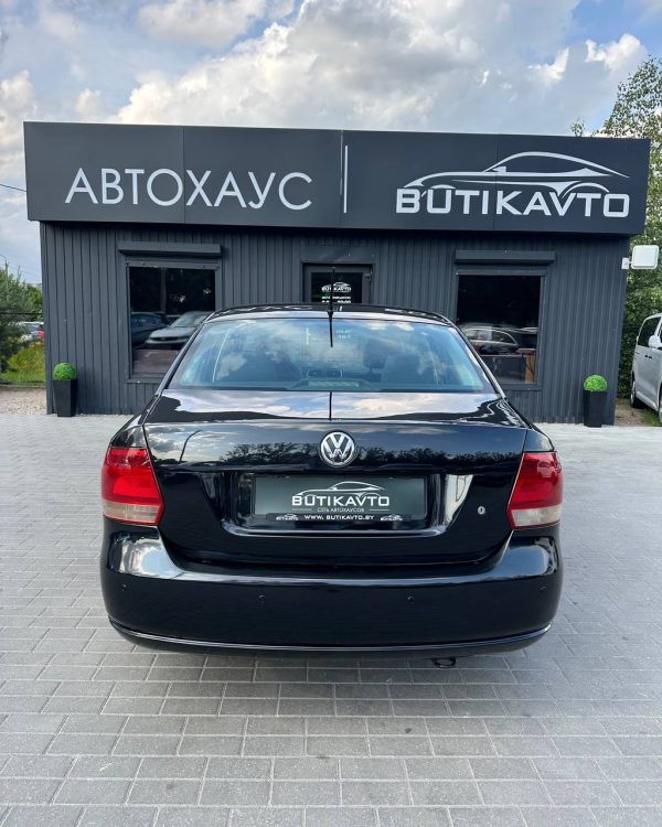 Volkswagen Polo Sedan I - Image 5