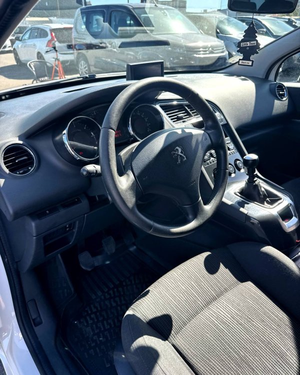 Peugeot 5008 I · Рестайлинг - Image 11