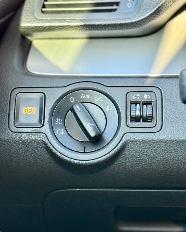 Volkswagen Passat B6 - Image 18