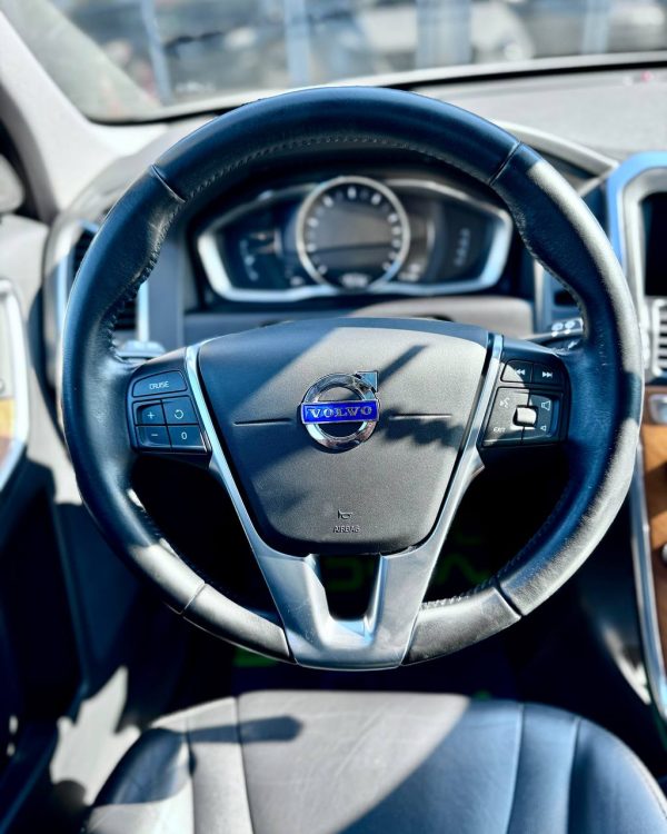 Volvo XC60 I · Рестайлинг - Image 15