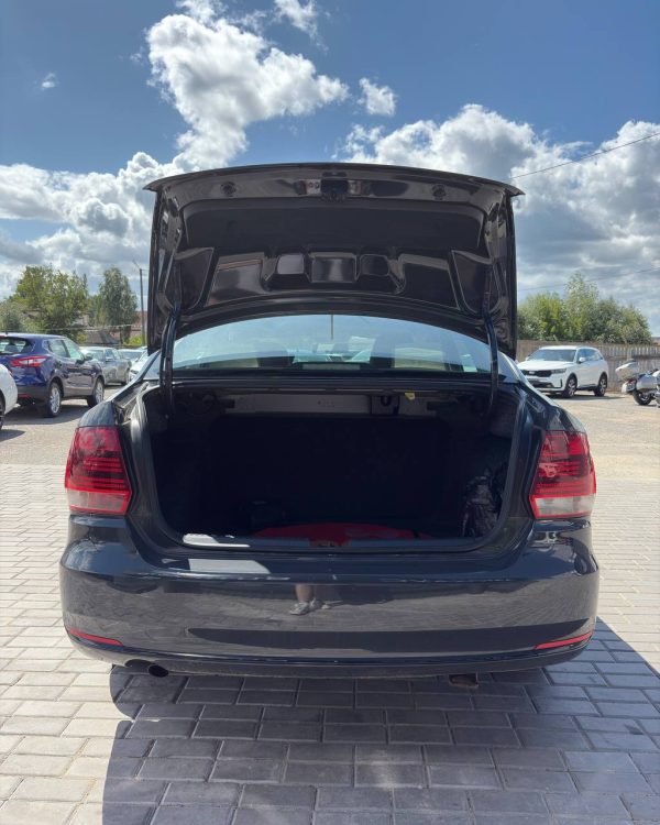 Volkswagen Polo Sedan I · Рестайлинг - Image 12