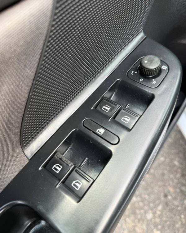 Volkswagen Golf VI - Image 15