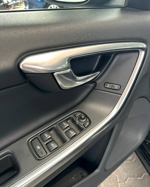Volvo V60 I · Рестайлинг - Image 9