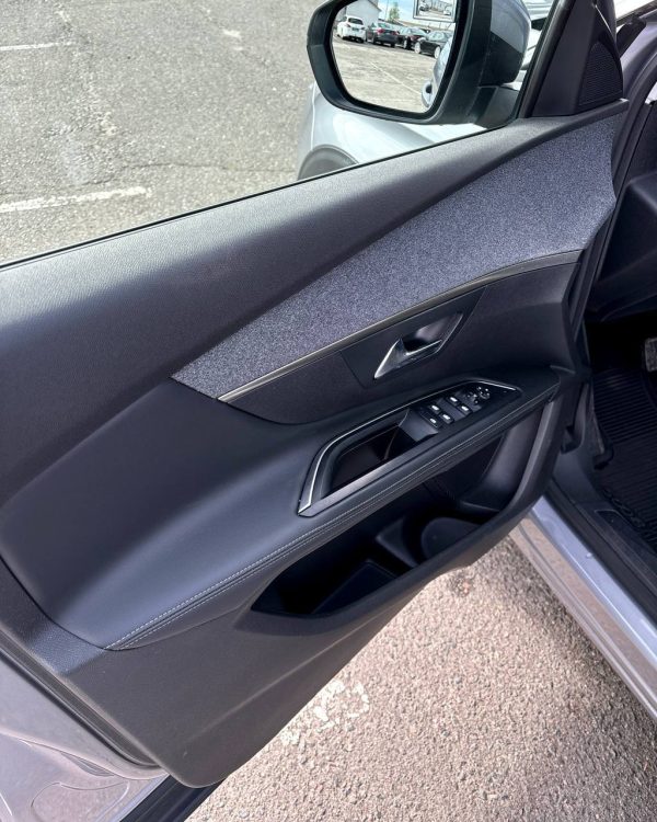 PEUGEOT 5008 - Image 14