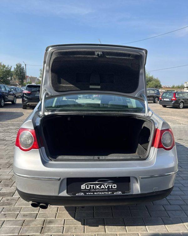 Volkswagen Passat B6 - Image 12