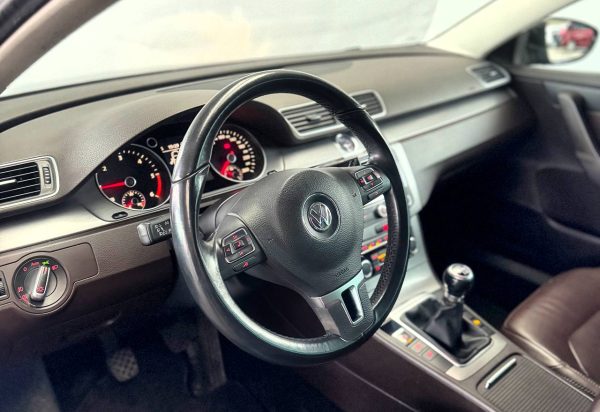 Volkswagen Passat B7 - Image 11