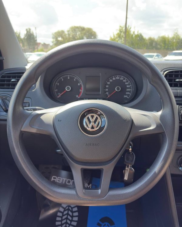 Volkswagen Polo Sedan I · Рестайлинг - Image 15
