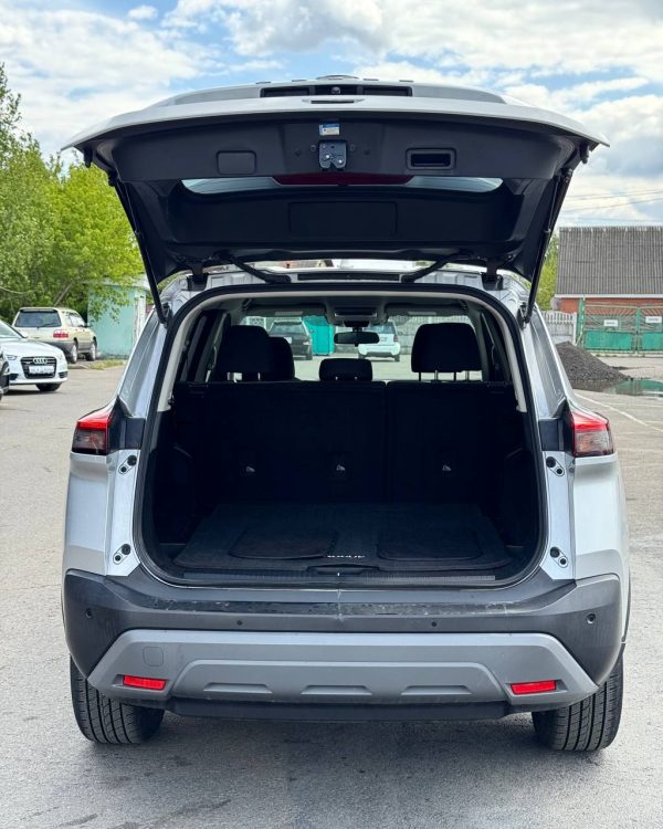 Nissan Rogue III - Image 14