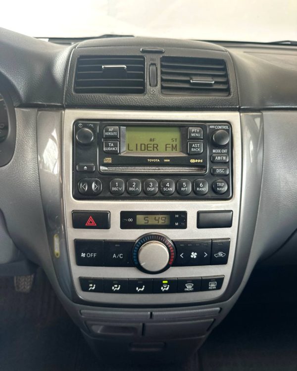 Toyota Avensis Verso I - Image 13