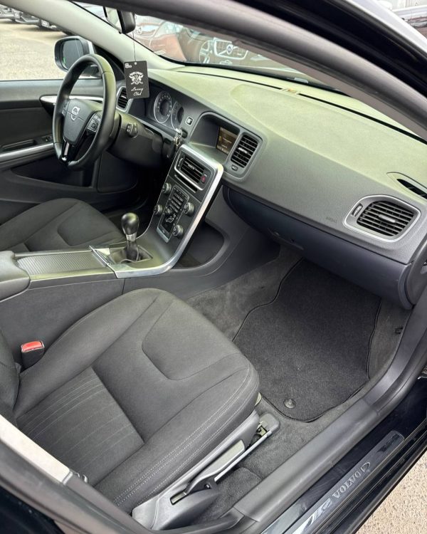 VOLVO V60 - Image 13