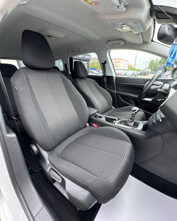 PEUGEOT 308 - Image 12