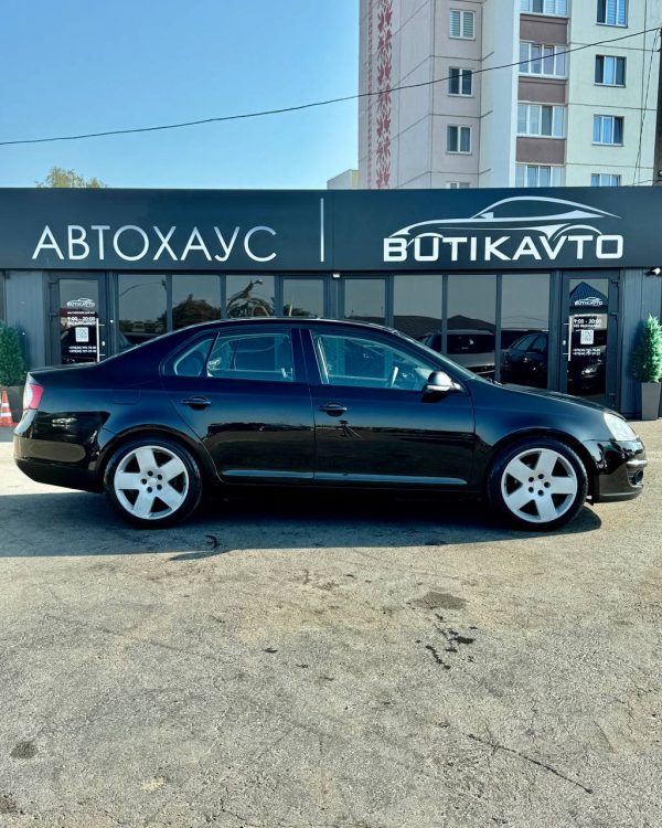 Volkswagen Jetta V - Image 8