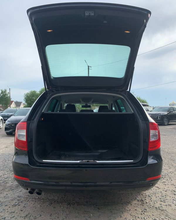 SKODA SUPERB - Image 12