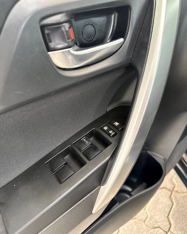 Toyota Auris II (E180) - Image 9