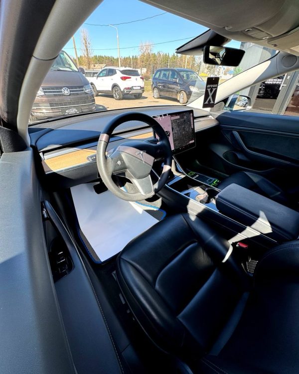 Tesla Model 3 I - Image 10