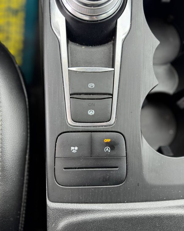 Ford Escape IV - Image 19