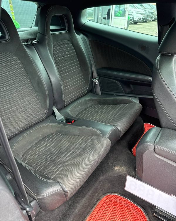 Volkswagen Scirocco III - Image 12