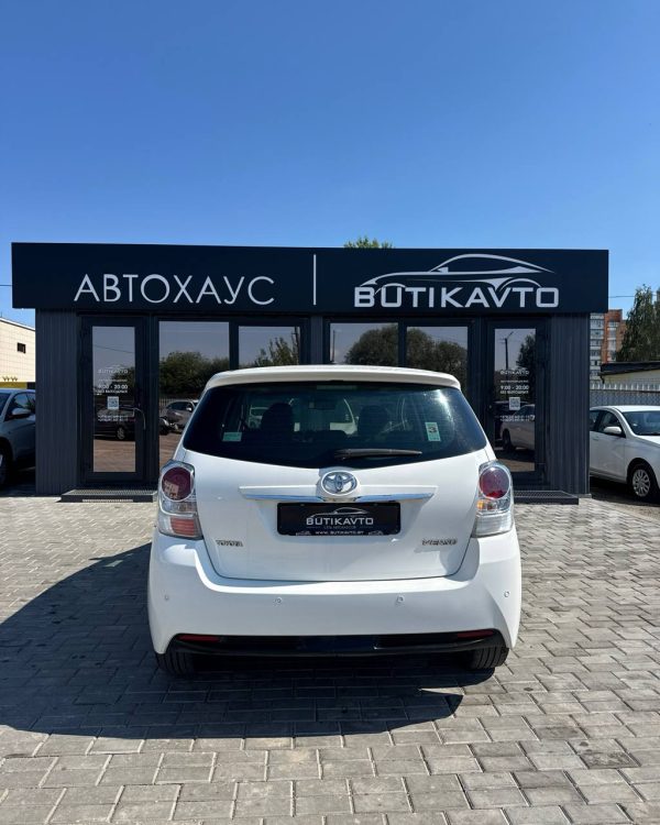 Toyota Verso I · Рестайлинг - Image 5