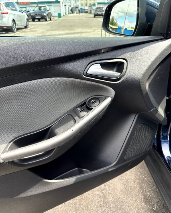 Ford Focus - Image 11