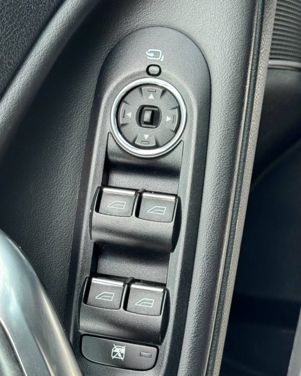 Ford Mondeo IV - Image 17