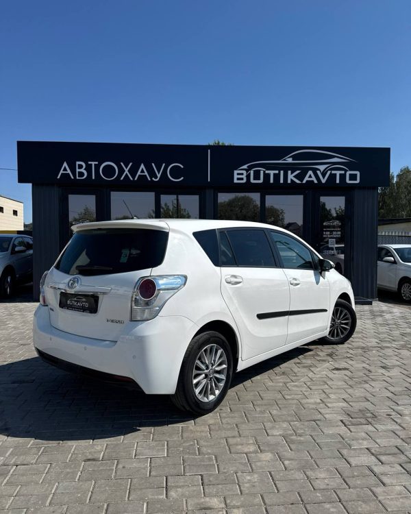 Toyota Verso I · Рестайлинг - Image 6